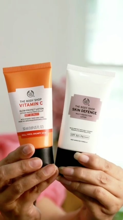 The Body Shop India - Whether you're stepping out in the sun or staying in for a cozy day, @rchamberofbeauty shows you how to rock the glam look at all times. A touch of hydration with our Vitamin C G...