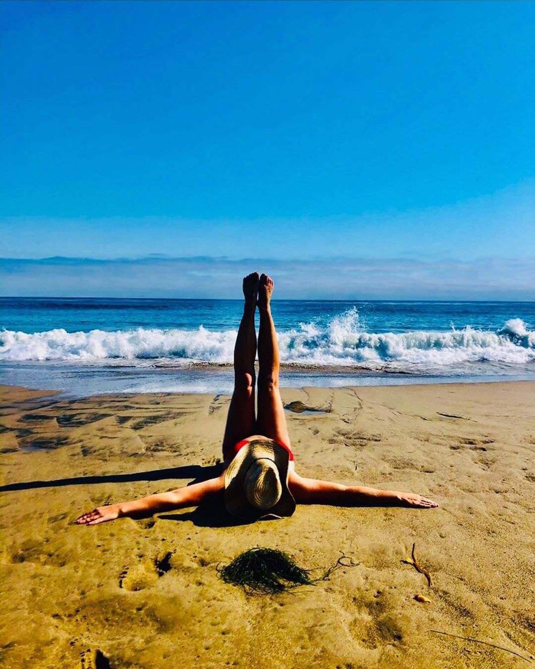 Britney Spears - 🏖🏝🏖 No ..... this isn’t “Just a Touch of Rose” 🌹 or “RED” ... it is simply ME ... in the most general Britney way !!! Hey 👋 … while you’re at it ..... turn the photos upside down and...