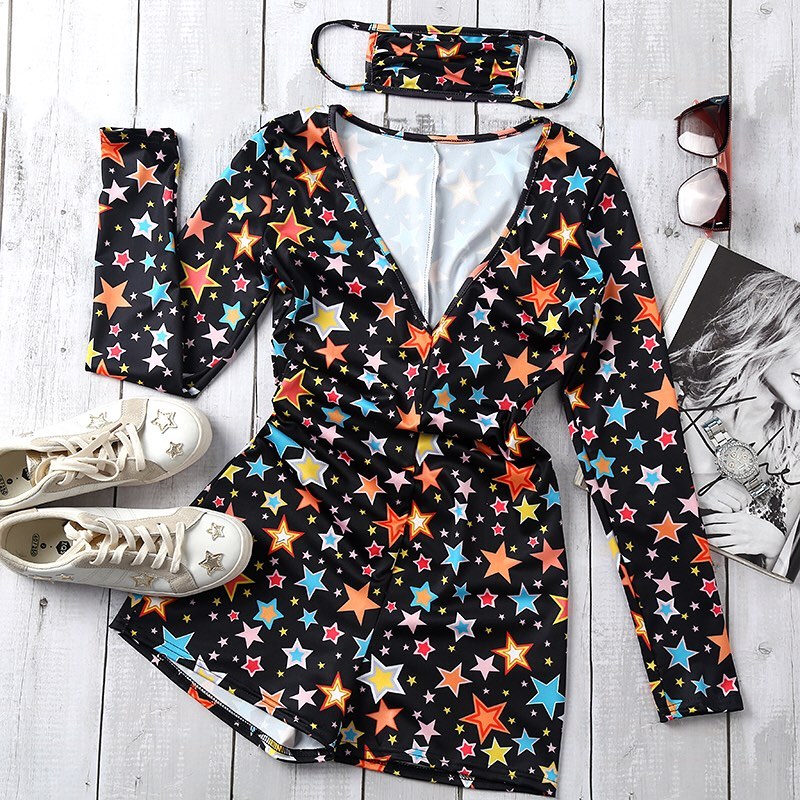 Chic Me - Plunge Long Sleeve Stars Print Romper With Bandana
🔍"FM6129"
Shop: ChicMe.com

#chicmeofficial #fashion #style #chic #fashionmoment