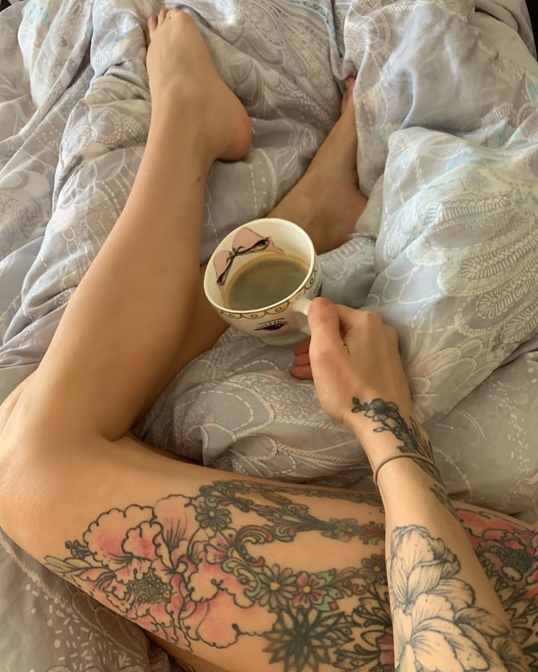 ⠀⠀⠀⠀⠀⠀⠀⠀⠀MASHA TSIGAL - Доброе утро 🌞☕️Чай или кофе ?
#inked #tattoo #morning #tea #coffee #inkedgirls #skin #tattoogirl