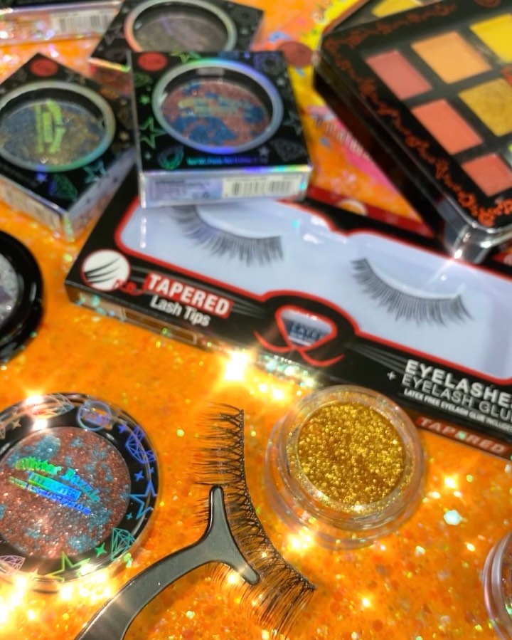 J. Cat Beauty - The perfect eye products for any occasion especially Halloween😏 Which product did your eyes go to first?! 👀 
.
.
.
#jcat #jcatbeauty #nohassleeyelashhelper #diaandnochetrielement15pigm...