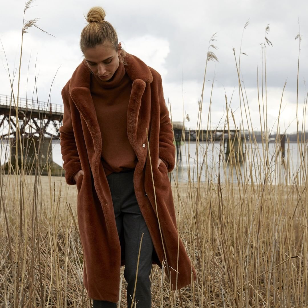 Marc Aurel - We love autumn days! Fresh air, lovely colours and recharging our batteries while walking in the nature!
.
.
#marcaurelfashion #marcaurel #outdoor #casual #fashion #fashionstyle #coat #au...