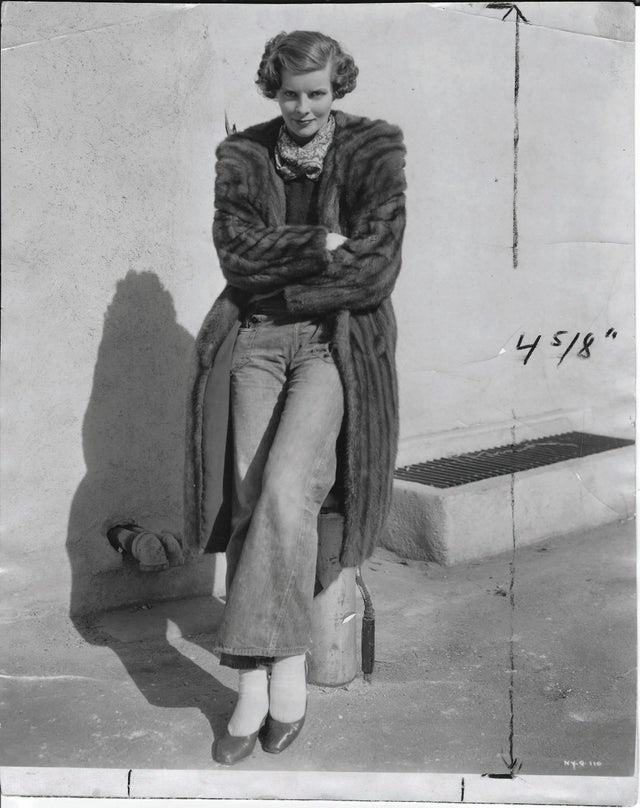Кэтрин Хепберн в джинсовых брюках в 1932 году