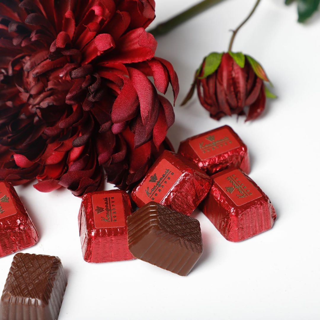 Конфаэль - 🍫«Шоколадные» фильмы🍫
⠀
Ну а сегодня, предлагаем вам погрузиться в «сладкую» атмосферу фильмов о шоколаде!
Мы составили подборку «шоколадных» фильмов для атмосферного домашнего просмотра:
⠀...