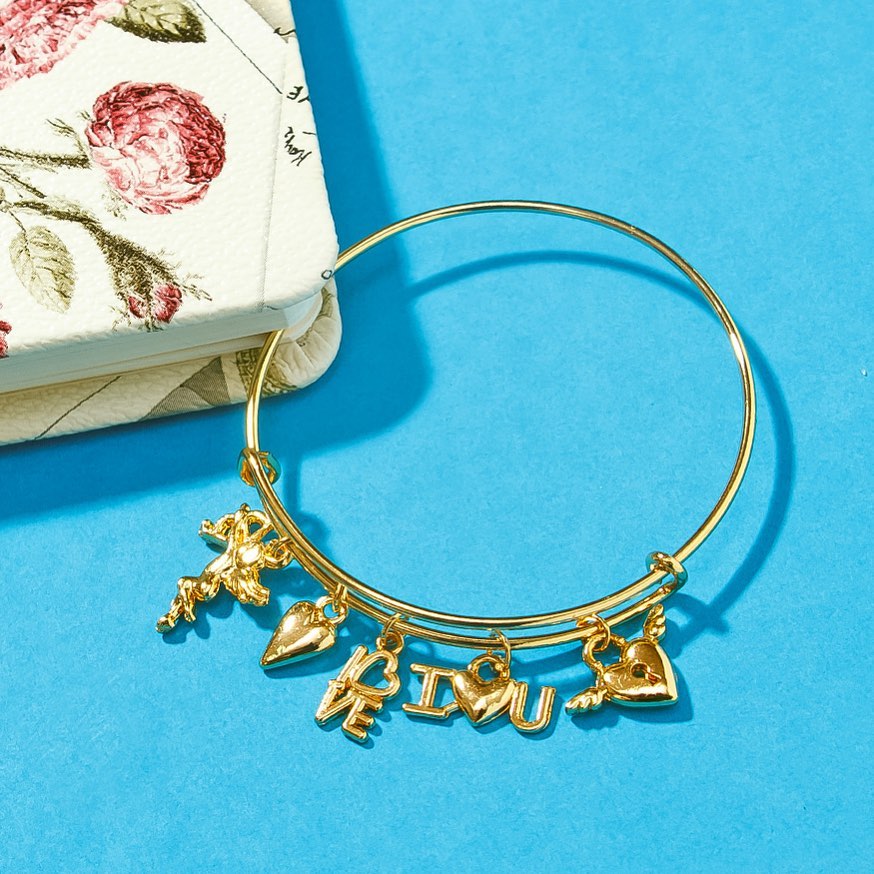 Pipa • Bella - Our Steal Deal Sale is here to C-H-A-R-M You! Get these pre-made charm bracelets at 70% discount!

Shop link in bio or WhatsApp on 9004672600.

#PipaBella #CharmBracelets #Sale
