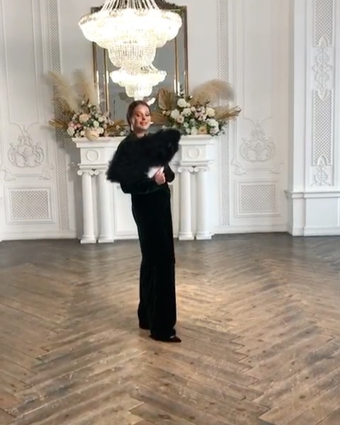 Oksana Fedorova Miss Universe👑 - А какой ваш любимый аксессуар ???ВЕЕР ☘️🎼 #хроникимузея @fashion__museum #аксессуары #accesorios Один из моих любимых аксессуаров. Решила на съёмку взять большой чёрны...