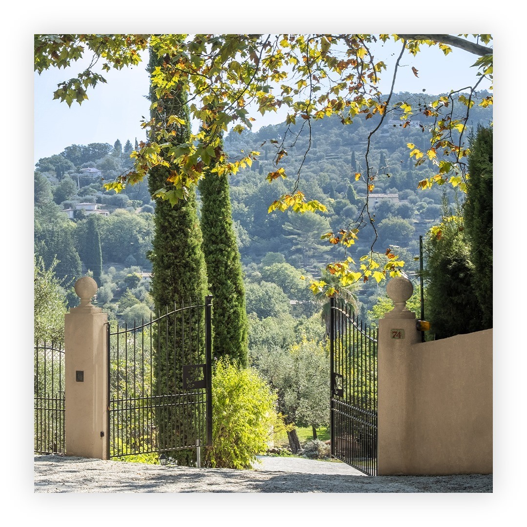 Lancôme Official - Welcome to Domaine de la Rose by Lancôme! The brand steps foot in Grasse, the world’s perfumery capital located in the South of France by acquiring an estate where the brand will cu...