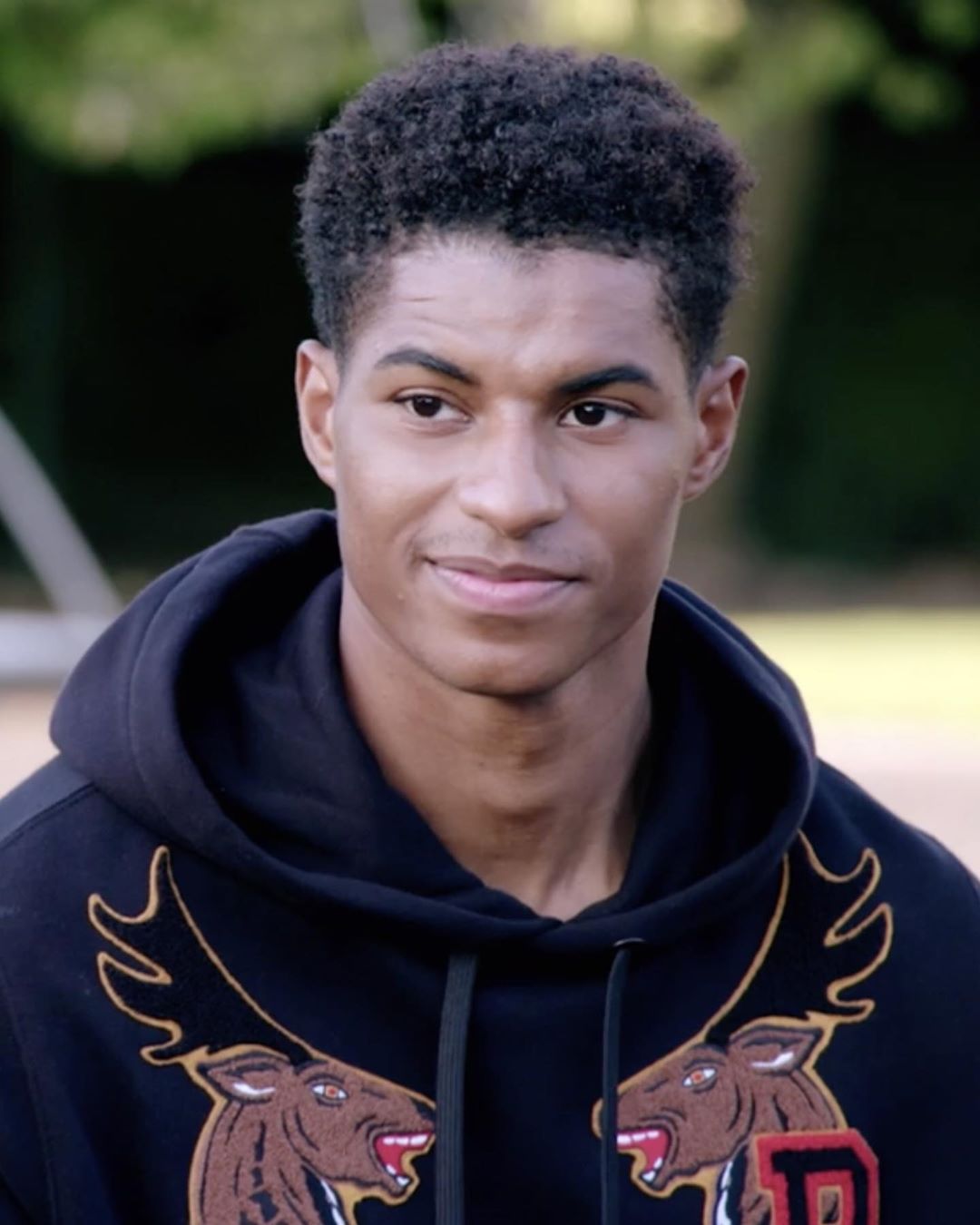 Burberry - Congratulations @MarcusRashford on receiving an MBE in recognition for your services to vulnerable children during Covid-19
. 
#InBurberry #Burberry